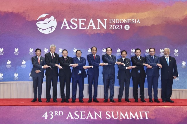 Premier vietnamita finaliza con éxito su agenda en la 43ª Cumbre de ASEAN - ảnh 1