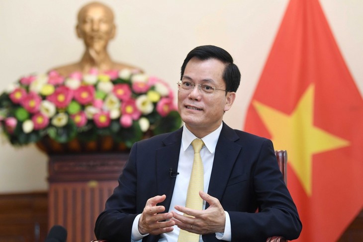 Diplomáticos vietnamitas evalúan la visita del presidente de Estados Unidos a Vietnam - ảnh 1