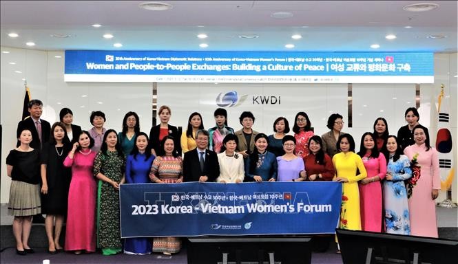 Celebran Foro de Mujeres Vietnam-Corea del Sur por la paz y la seguridad - ảnh 1