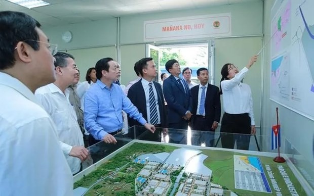 Viceprimer ministro de Vietnam visita el parque industrial ViMariel en Cuba - ảnh 1