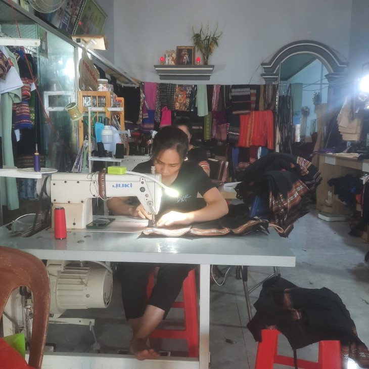 El tejido de brocado en Gia Lai, renovación creativa en su preservación - ảnh 1