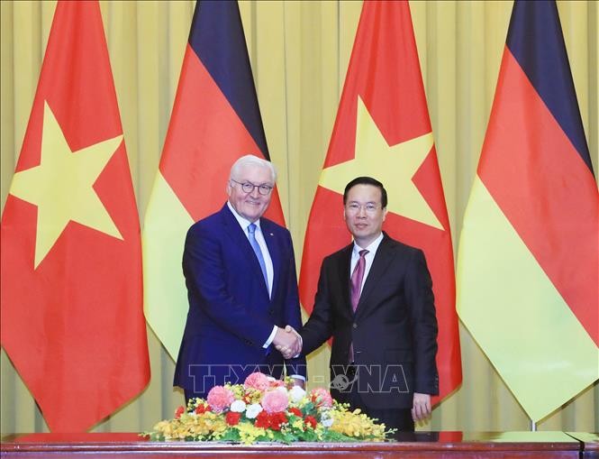 Finaliza con éxito ​visita de Estado del presidente alemán a Vietnam - ảnh 1