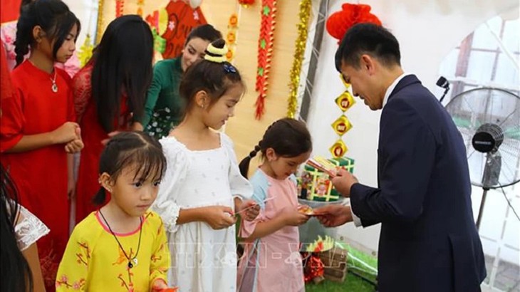 Vietnamitas en ultramar celebran Año Nuevo Lunar 2024 - ảnh 2