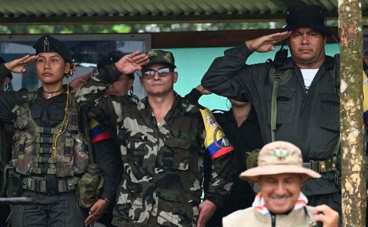 Presidente de Colombia suspende cese del fuego bilateral con Estado Mayor Central tras ataque armado - ảnh 1