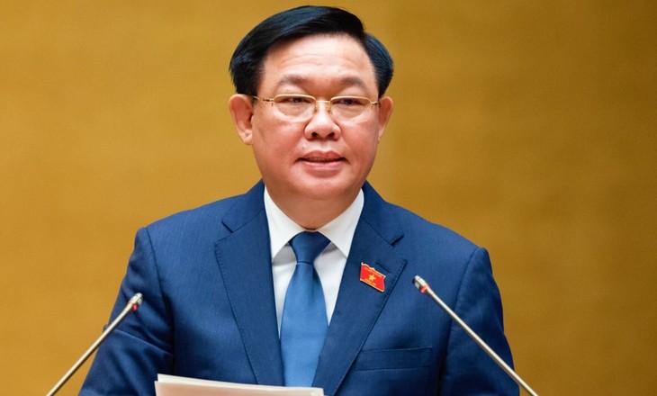 Comité Central del Partido Comunista de Vietnam acepta renuncia de Vuong Dinh Hue a sus cargos - ảnh 1
