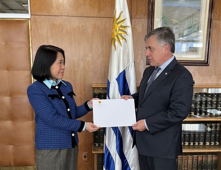 Uruguay dispuesta a apoyar a Vietnam en negociación de TLC con Mercosur - ảnh 1