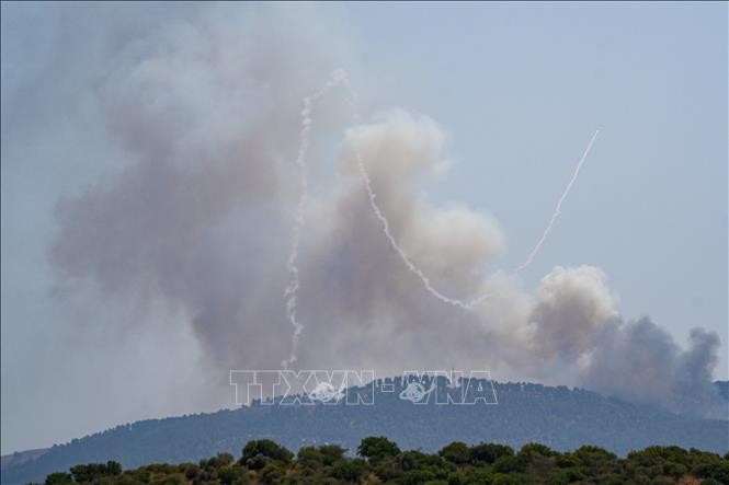 Hezbolá lanza una serie de cohetes hacia el norte de Israel - ảnh 1