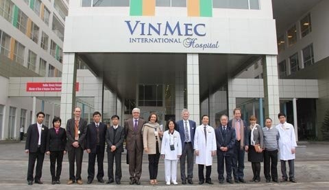 คณะผู้แทนของประเทศเบลเยี่ยมเดินทางมาเยือนโรงพยาบาลนานาชาติ Vinmec - ảnh 1