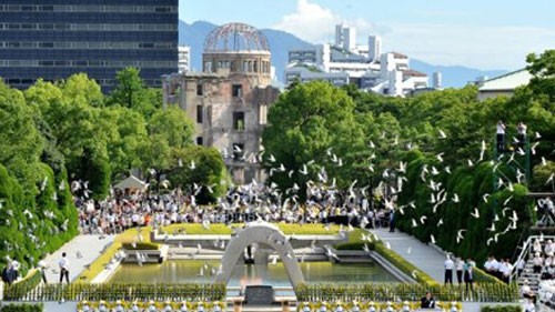 ญี่ปุ่นรำลึกครบรอบ 67 ปีวันสหรัฐทิ้งระเบิดปรมาณูใส่เมืองฮิโระชิมะ - ảnh 1