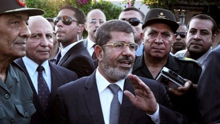 อียิปต์แต่งตั้งรองประธานาธิบดีและรัฐมนตรีกลาโหมคนใหม่ - ảnh 1