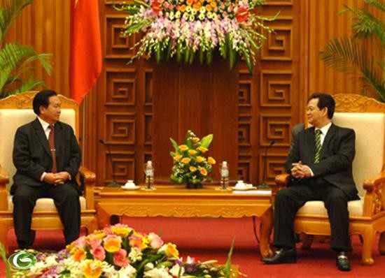 ท่าน NguyễnTấnDũng นายกรัฐมนตรีให้การต้อนรับรัฐมนตรีว่าการกระทรวงยุติธรรมลาว - ảnh 1