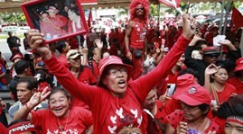 กลุ่มคนเสื้อแดงจัดการชุมนุมครั้งใหญ่เพื่อรำลึกครบรอบ 6 ปีการรัฐประหาร  - ảnh 1