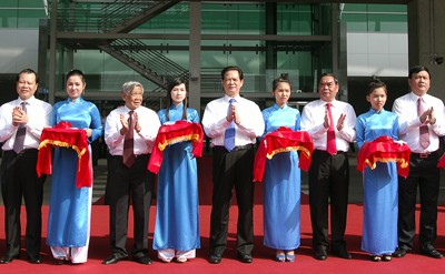 นายกรัฐมนตรี Nguyễn Tấn Dũng เข้าร่วมพิธีเปิดสนามบินนานาชาติPhú Quốc - ảnh 1