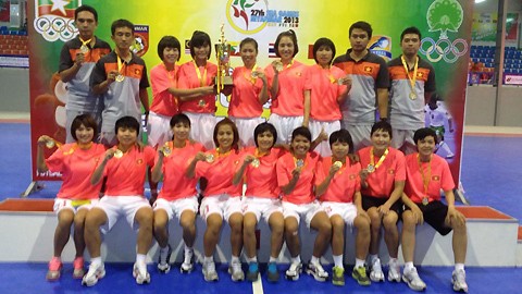 ทีมฟุตซอล (futsal) หญิงเวียดนามคว้าแชมป์ฟุตซอลอาเซียน - ảnh 1
