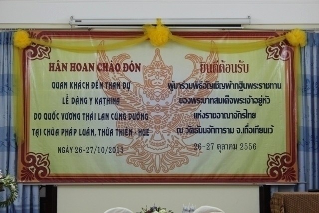 ภาพถ่ายของงานบุญกฐินพระราชทานที่วัด chua Phap Luan ในกรุงเว้ - ảnh 1