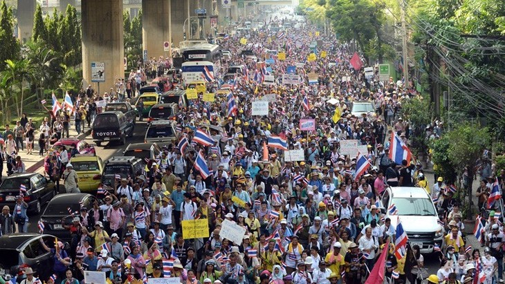 การชุมนุมประท้วงในประเทศไทยย่างเข้าสู่วันที่ 17 - ảnh 1