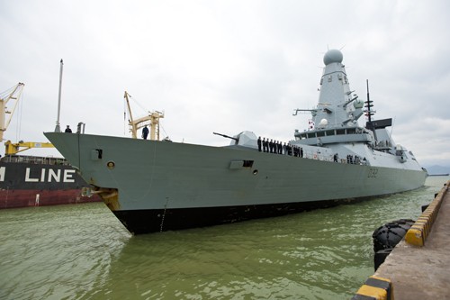 เรือของกองทัพอังกฤษเสร็จสิ้นการเยือนนครดานัง - ảnh 1