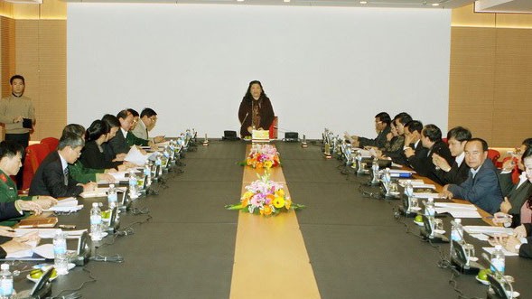 รองประธานรัฐสภา ต่องถี่ฟ้อง เป็นประธานการประชุมของคณะกรรมการจัดการประชุม IPU  - ảnh 1