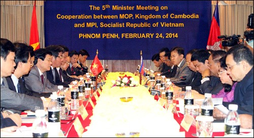 เวียดนามและกัมพูชาปฏิบัติการเชื่อมโยงเศรษฐกิจ - ảnh 1