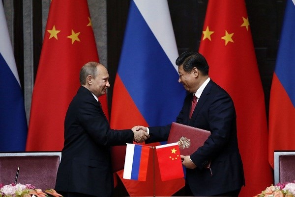 จีนและรัสเซียให้คำมั่นร่วมมือในหลายด้าน - ảnh 1