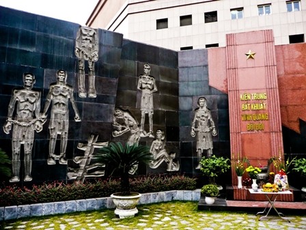 คุกฮว๋าหล่อในกรุงฮานอยเป็นคุกของฝรั่งเศสที่ใหญ่ที่สุดในภาคเหนือเวียตนาม - ảnh 3