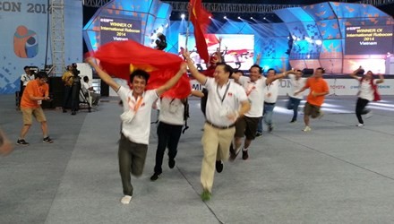 เวียดนามคว้าแชมป์ในการแข่งขันหุ่นยนต์ภูมิภาคเอเชียแปซิฟิกปี 2014 - ảnh 1