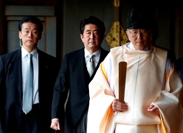 รัฐมนตรีของญี่ปุ่น 2 คนเดินทางไปยังศาลเจ้ายาสุคูนิ - ảnh 1