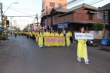  Thái Lan vừa long trọng kỉ niệm 87 năm ngày sinh nhật nhà vua và cũng là Quốc khánh Thái lan - ảnh 1