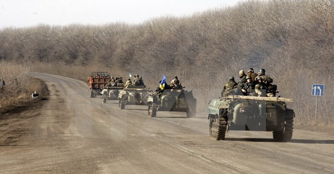 กองทัพยูเครนประกาศเริ่มถอนอาวุธหนัก - ảnh 1