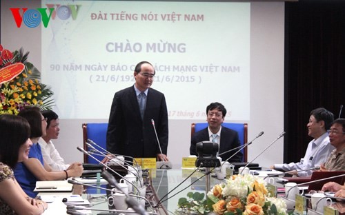 สถานีวิทยุเวียดนามเป็นองค์การสื่อสารมวลชนระดับชาติแห่งแรกของเวียดนามที่มีช่องทางสื่อ 4 รูปแบบ - ảnh 1