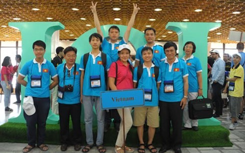 คณะนักเรียนเวียดนามที่เข้าร่วมการแข่งขันคอมพิวเตอร์โอลิมปิกปี2015ได้รับผลงานดีที่สุด - ảnh 1