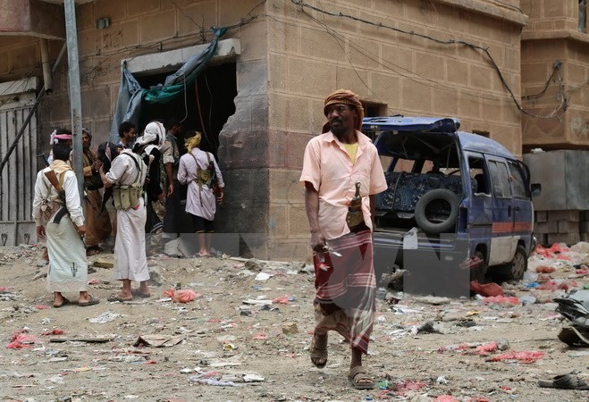 เยเมนเปิดยุทธนาการโจมตีครั้งใหญ่ใส่กลุ่มกบฎฮูธี - ảnh 1