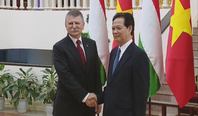 ผู้นำเวียดนามให้การต้อนรับประธานรัฐสภาฮังการี - ảnh 2