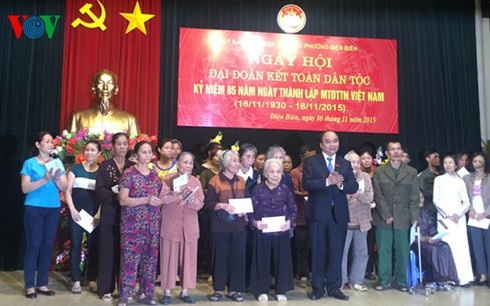ผู้นำรัฐบาลและรัฐสภาเข้าร่วมงานวันมหาสามัคคีชนในชาติในกรุงฮานอย - ảnh 1