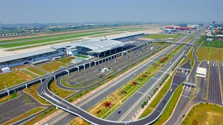 สนามบินนานาชาติโหน่ยบ่ายรับรางวัล “สนามบินที่ได้รับการปรับปรุงที่ดีที่สุดในโลก” - ảnh 1