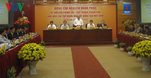 นายกรัฐมนตรี เหงียนซวนฟุก ประชุมกับกลุ่มบริษัทปิโตรเลี่ยมแห่งชาติเวียดนาม - ảnh 1