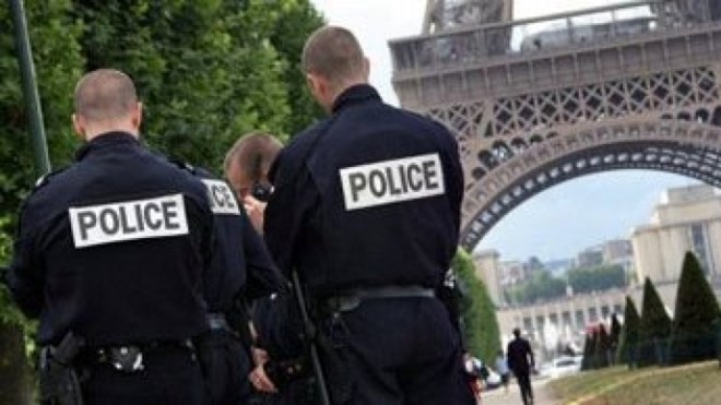 ตำรวจฝรั่งเศสจัดทำเอกสารติดตามชาวมุสลิมหัวรุนแรง 1 หมื่น 5 พันคน - ảnh 1