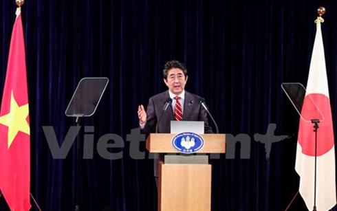 สื่อญี่ปุ่นรายงานข่าวการเยือนเวียดนามของนายกรัฐมนตรี ชินโซ อาเบะ - ảnh 1
