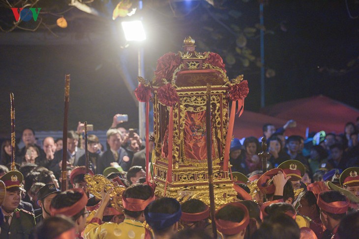เปิดเทศกาลวิหารเจิ่นเทืองและพิธีมอบพระราชลัญจกรจำลองวิหารเจิ่น - ảnh 1