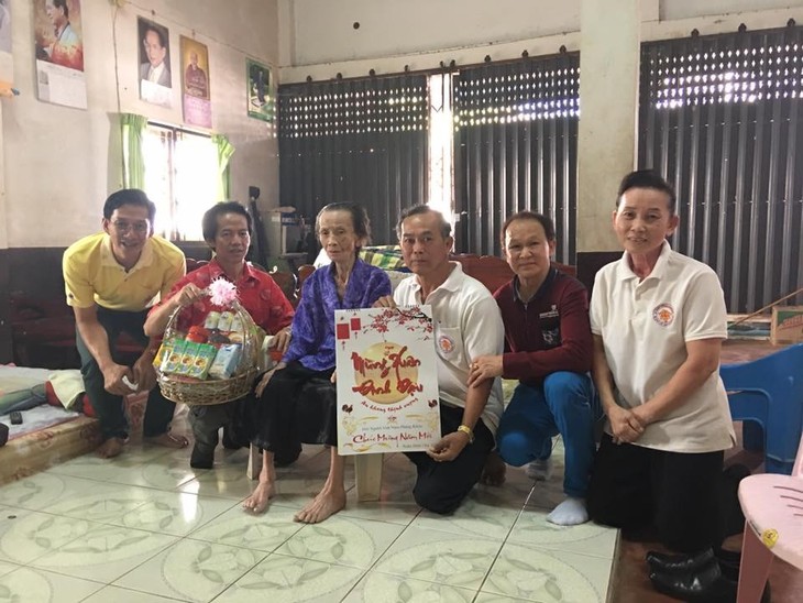 พวกเราจะประสานกับโรงเรียนของไทยเปิดชั้นเรียนสอนภาษาเวียดนามให้แก่ลูกหลานชาวเวียดนามรวมทั้งชาวไทย - ảnh 1