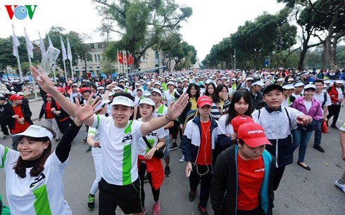 ขานรับวันวิ่งมาราธอนเพื่อสุขภาพของประชาชน - ảnh 1