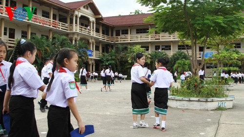 เพิ่มความรักภาษาเวียดนามจากโรงเรียนแห่งหนึ่งในประเทศลาว - ảnh 1