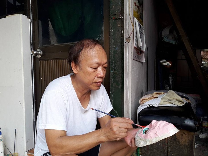 ผู้ที่อนุรักษ์อาชีพทำหน้ากากกระดาษของกรุงฮานอย - ảnh 4
