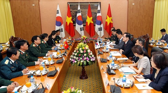 สาธารณรัฐเกาหลีให้ความสำคัญต่อสถานะและบทบาทเป็นศูนย์กลางของเวียดนามในอาเซียน - ảnh 1