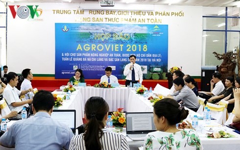 สถานประกอบการ 180 แห่งเข้าร่วมงานแสดงสินค้าการเกษตรระหว่างประเทศหรือ AgroViet 2018 - ảnh 1