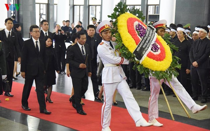 พิธีเคารพศพประธานประเทศ เจิ่นด่ายกวาง - ảnh 29