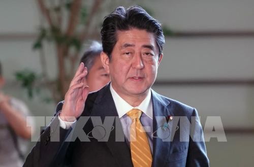 นายกรัฐมนตรีญี่ปุ่น ชินโซอาเบะ เผชิญกับความท้าทายมากมายด้านเศรษฐกิจและการทูต - ảnh 1