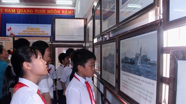 งานนิทรรศการภาพถ่ายหว่างซา เจื่องซาของเวียดนาม-หลักฐานทางประวัติศาสตร์และนิตินัย ณ จังหวัดบิ่งถ่วน - ảnh 1
