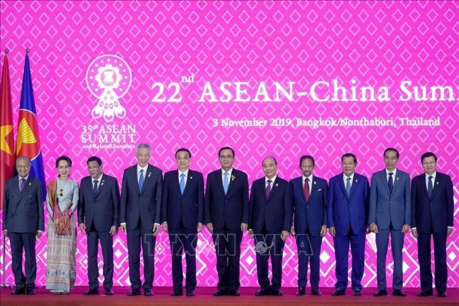 การประชุมสุดยอดอาเซียน-จีนครั้งที่ 22 ในกรอบการประชุมสุดยอดอาเซียนครั้งที่ 35 และการประชุมต่างๆที่เกี่ยวข้อง - ảnh 1