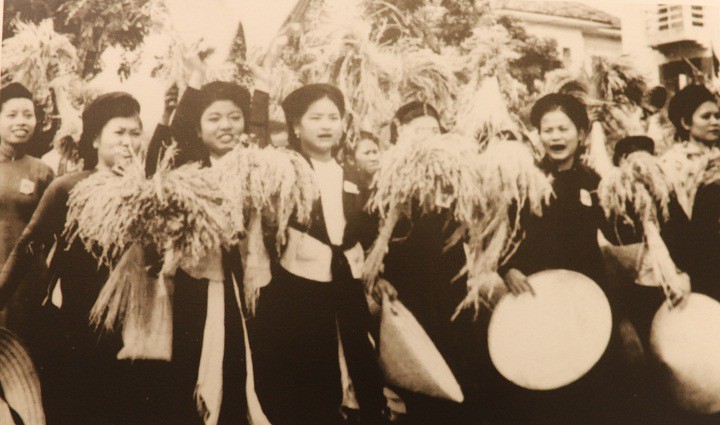 ภาพถ่ายที่ล้ำค่าเกี่ยวกับวันปลดปล่อยเมืองหลวงฮานอย 10 ตุลาคมปี 1954 - ảnh 15